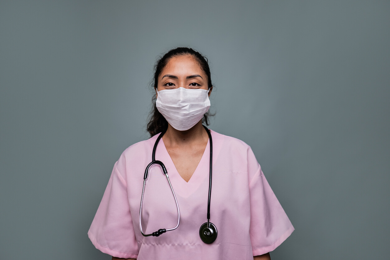Bolivian nurse wearing a mask